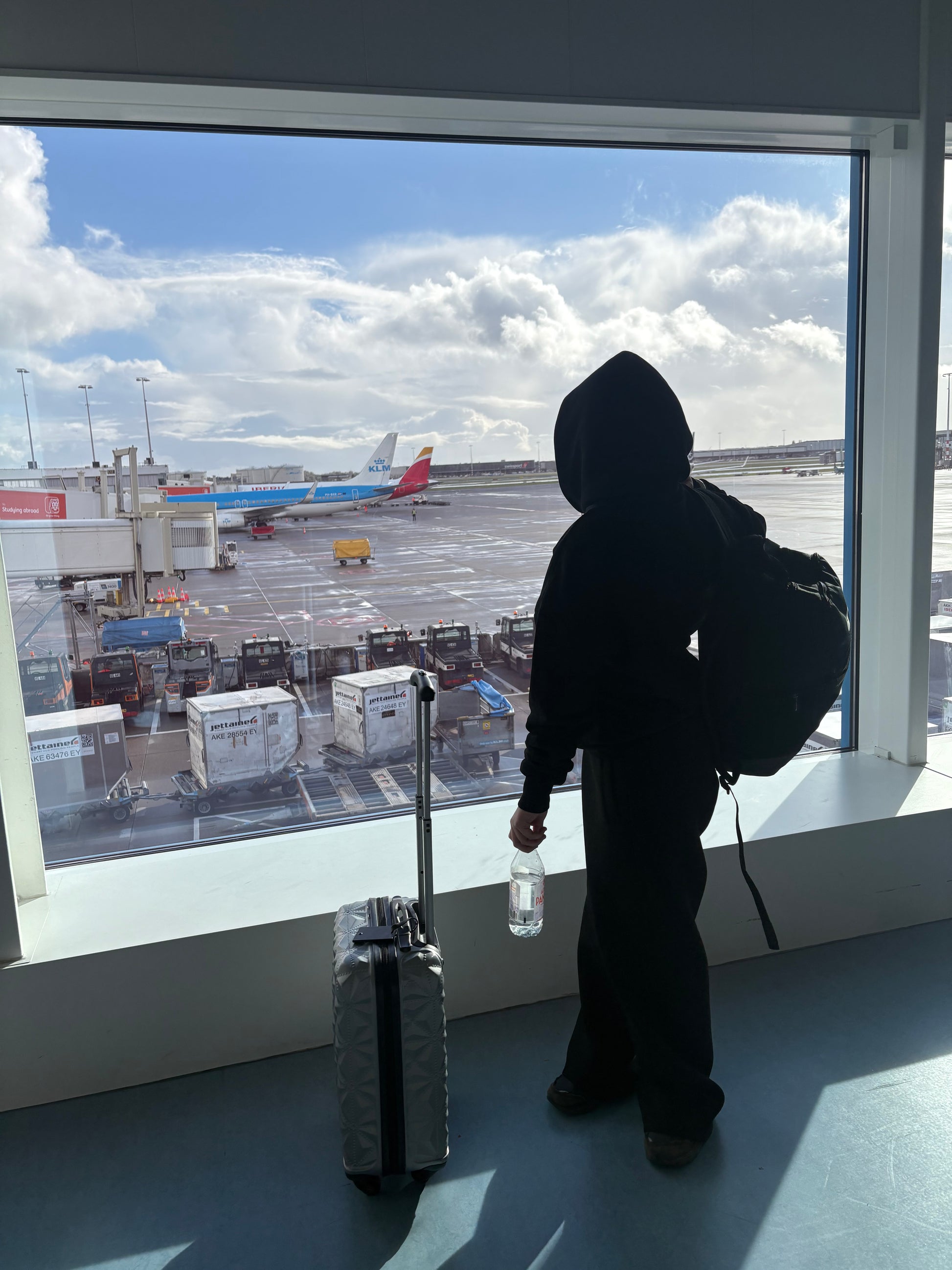 ALL BLACK ESSENTIALS TRACKIE